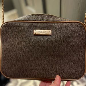 Micheal Kors Crossbody